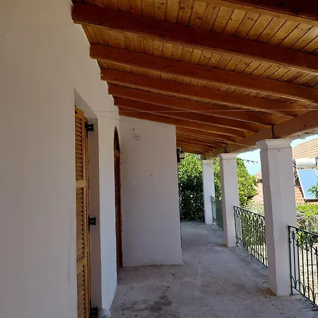 Antistoni Scenic Nature View, Private Balcony & Yard Lejlighed *