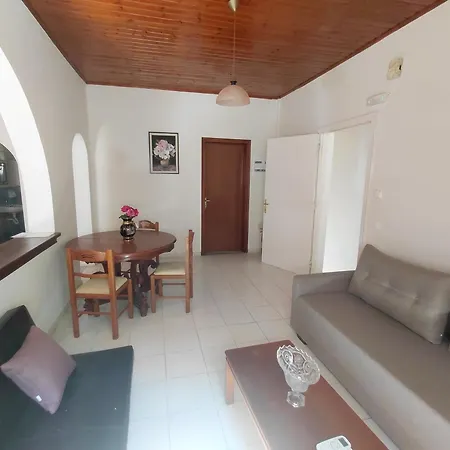 Lejlighed Antistoni Scenic Nature View, Private Balcony & Yard