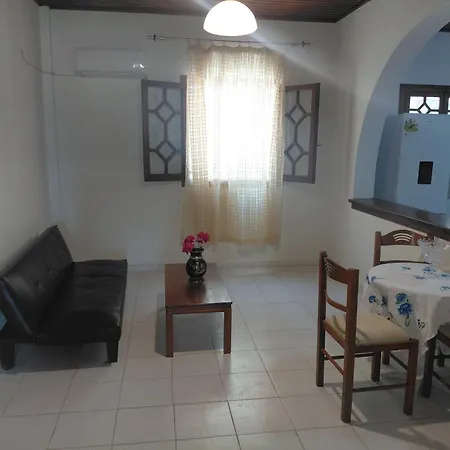 شقة Antistoni Scenic Nature View, Private Balcony & Yard