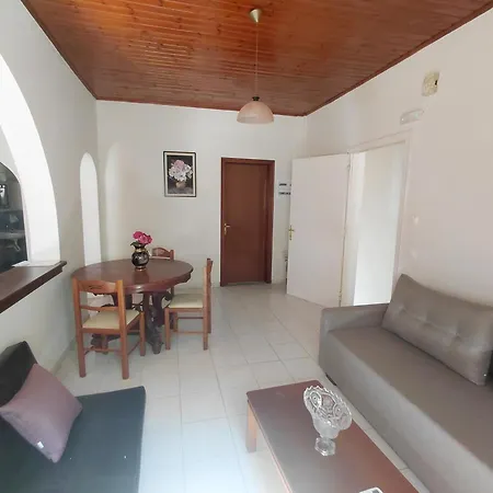 Lejlighed Antistoni Scenic Nature View, Private Balcony & Yard *