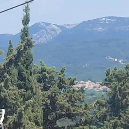 Antistoni Scenic Nature View, Private Balcony & Yard شقة