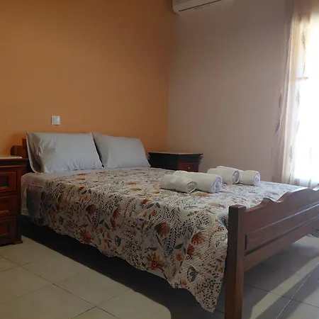 Lejlighed Antistoni Scenic Nature View, Private Balcony & Yard