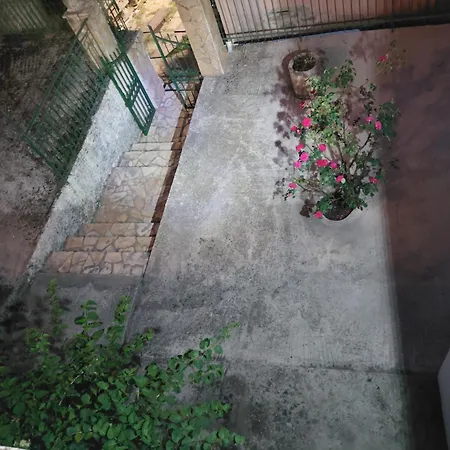 Antistoni Scenic Nature View, Private Balcony & Yard *