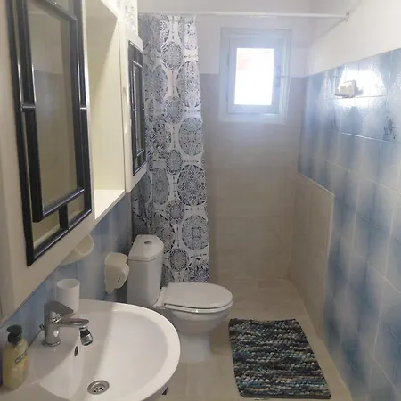شقة Antistoni Scenic Nature View, Private Balcony & Yard