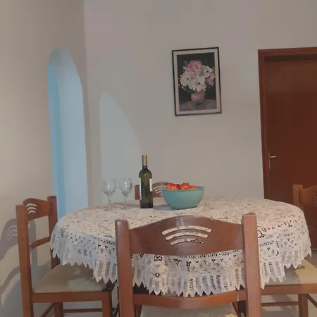 Antistoni Scenic Nature View, Private Balcony & Yard شقة